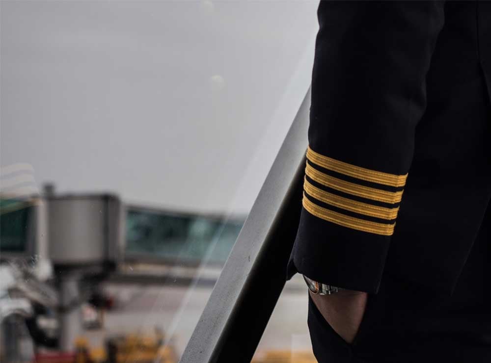 AIRLINE-PILOT-SHUTTERSTOCK-ARM