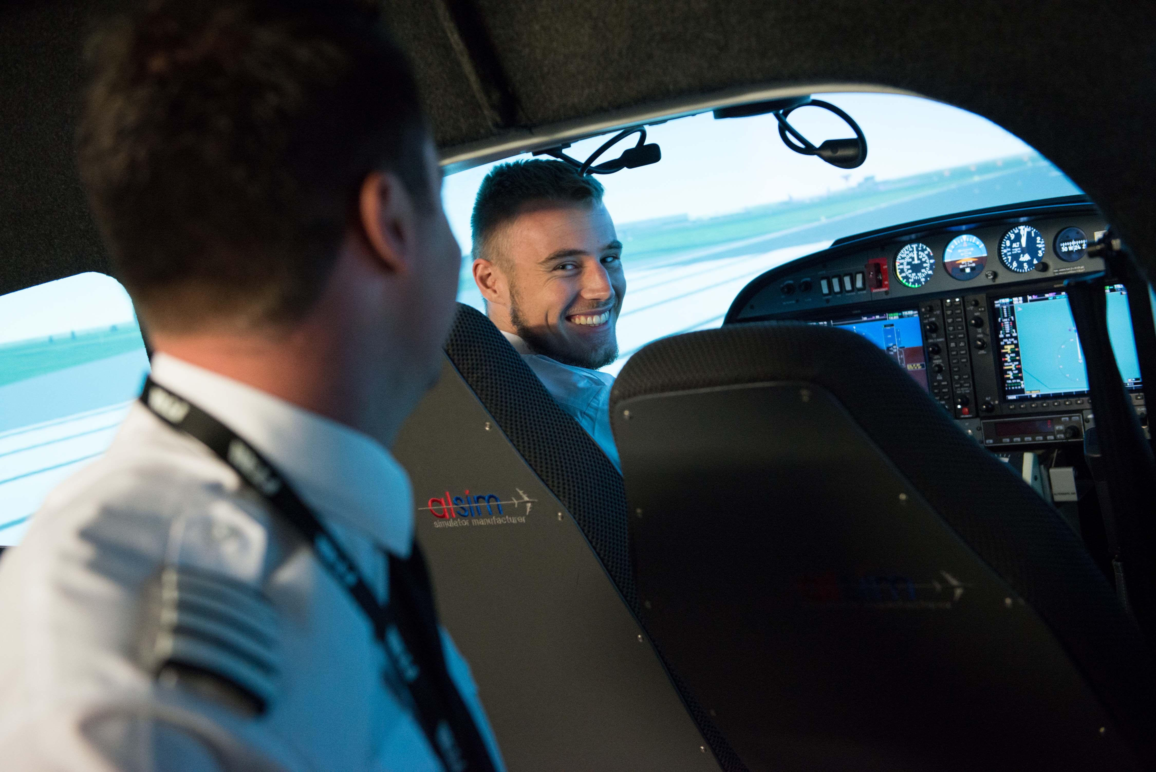 DA42-Simulator-Happy-Student-FTA-Tom-Instructor - Copy