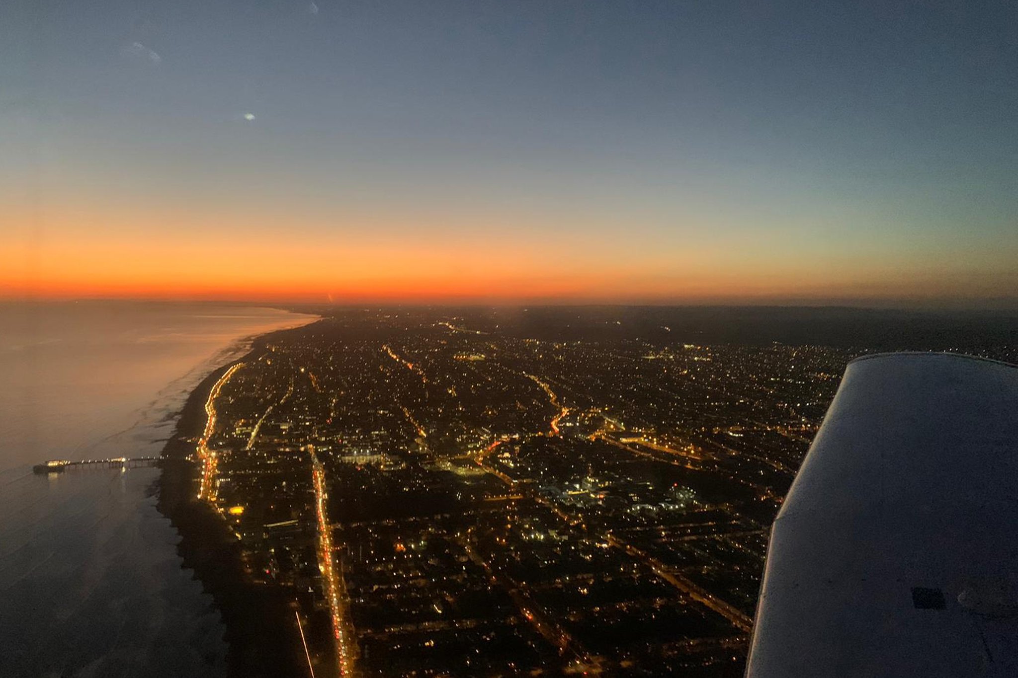 Sunset-Night-Flying-Tom-FTA