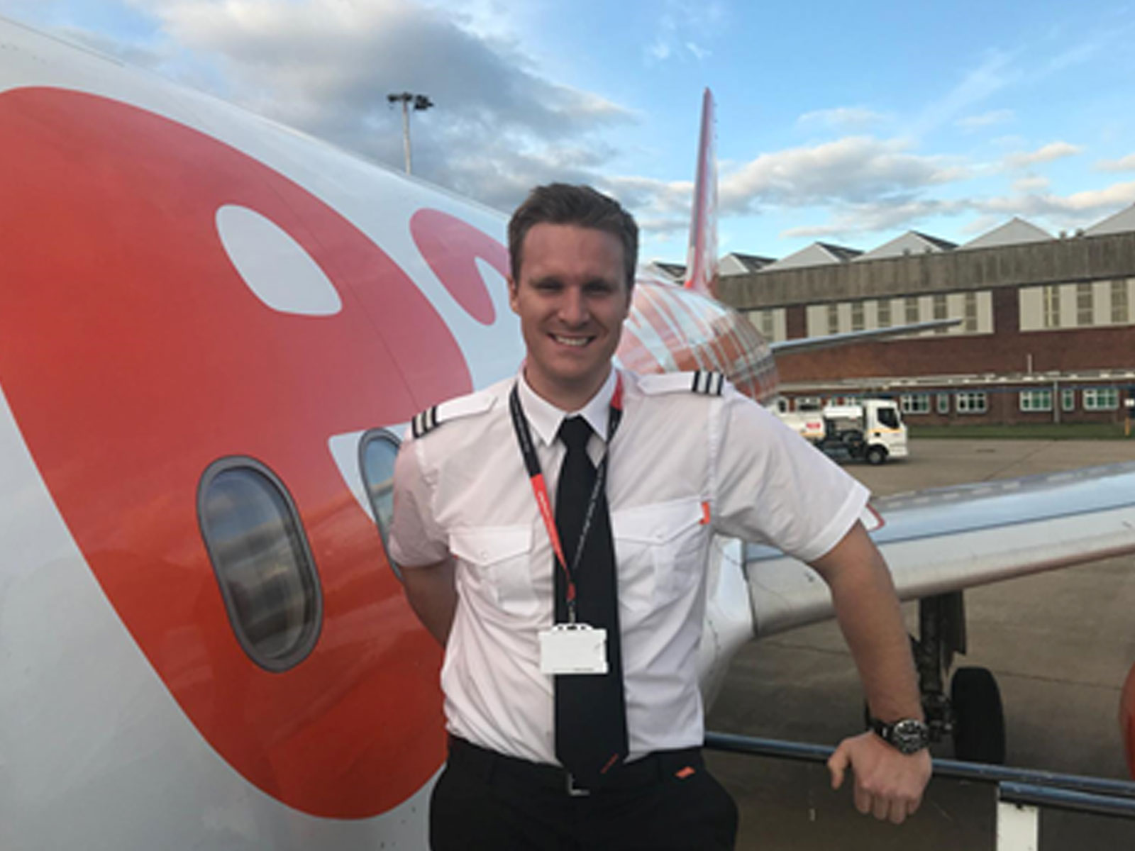easyjet-pilot-tim-explains-how-he-completed-his-training-while-working-in-air-traffic